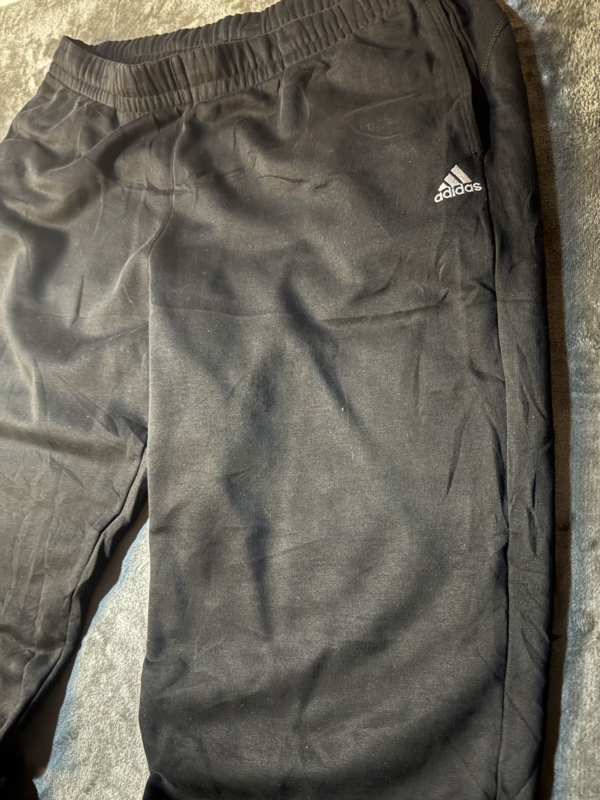 Adidas linea essential negro logo blanco