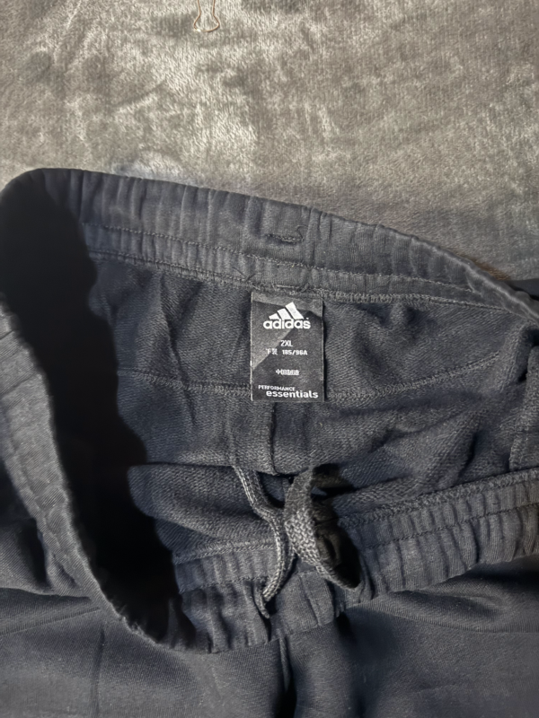 Adidas linea essential negro logo blanco