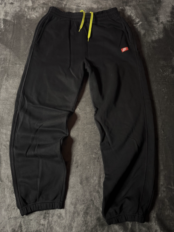 Pantalon nike just do it etiqueta roja