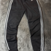 Pantalon Adidas Negro Lineas Grises