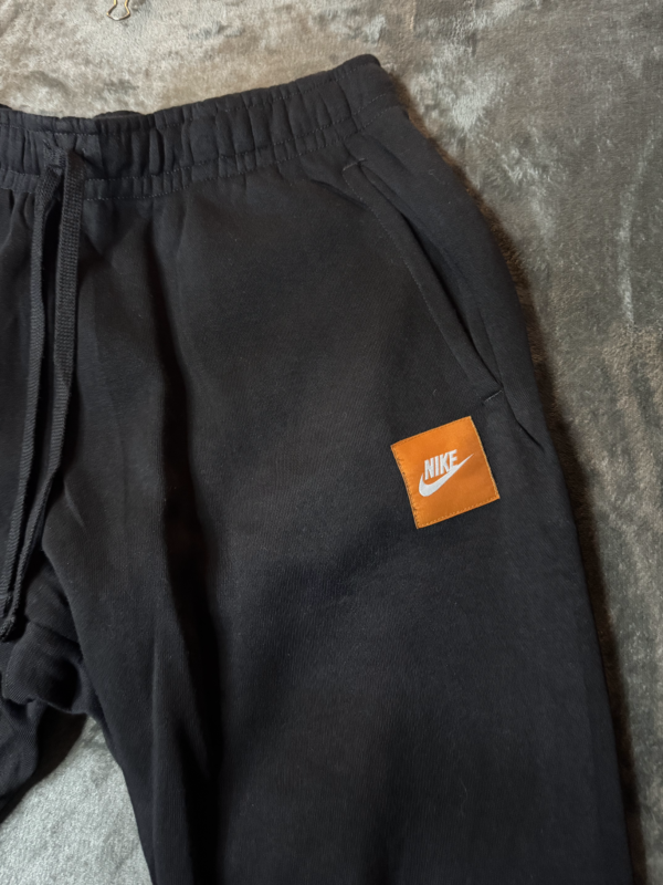 Pantalon Nike Negro Just Do It Etiqueta Naranja