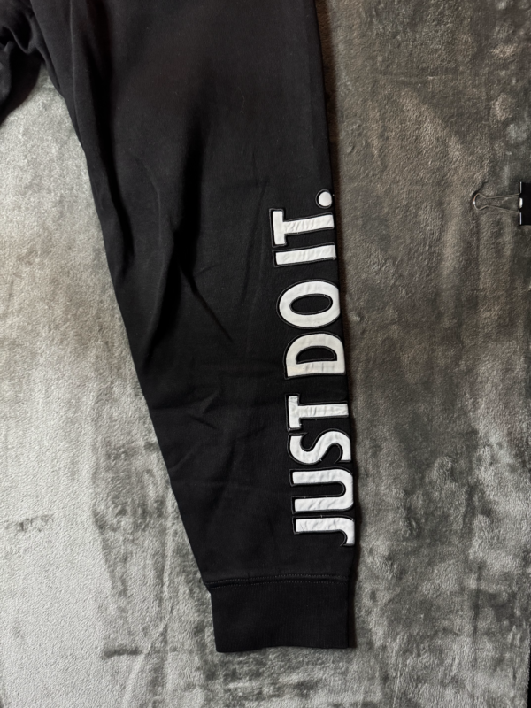 Pantalon Nike Negro Just Do It Etiqueta Naranja