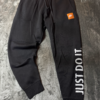 Pantalon Nike Negro Just Do It Etiqueta Naranja