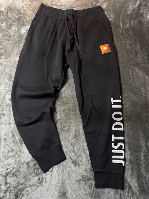 Pantalon Nike Negro Just Do It Etiqueta Naranja