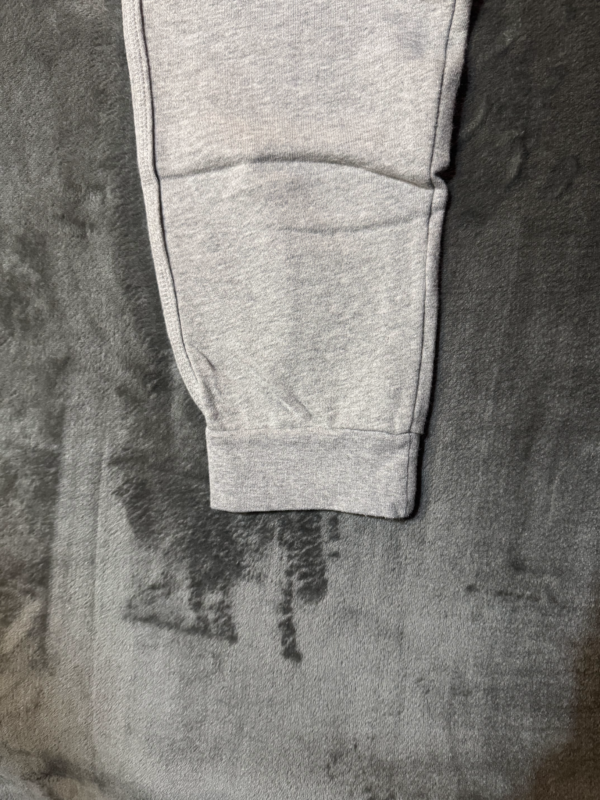 Pantalon Nike Gris Logo Blanco